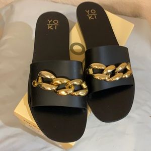Black jelly sandals